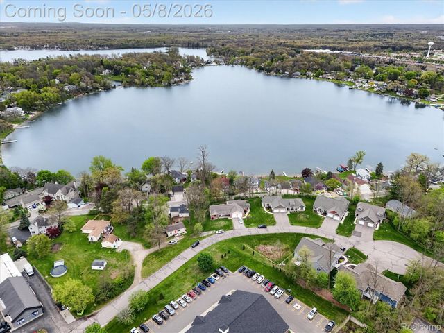 5847 Scenic Bluff Drive 28, Brighton Township, MI 48116