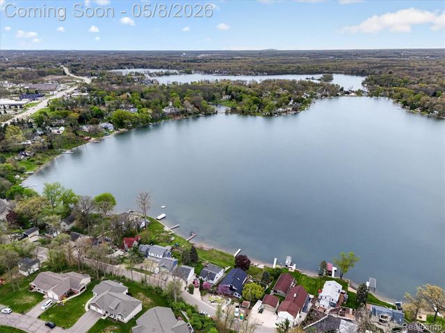 5847 Scenic Bluff Drive 28, Brighton Township, MI 48116