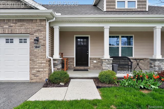 5847 Scenic Bluff Drive 28, Brighton Township, MI 48116