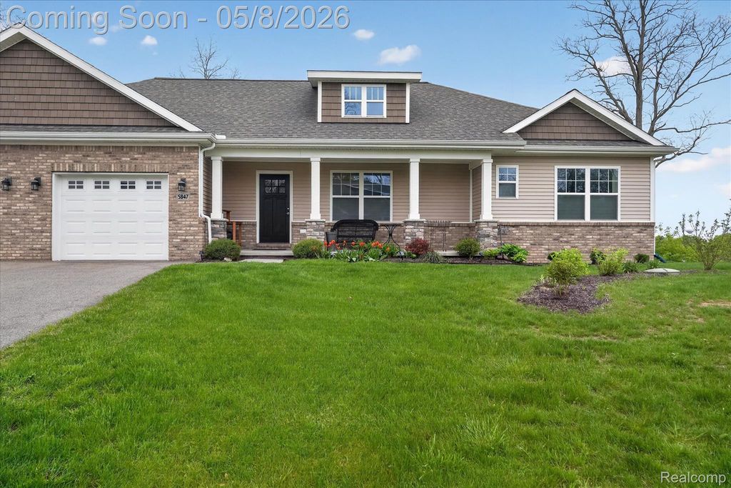 5847 Scenic Bluff Drive 28, Brighton Township, MI 48116