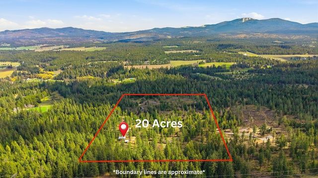8300 E Lodge Pole Ln Ln, Chattaroy, WA 99003
