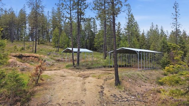 8300 E Lodge Pole Ln Ln, Chattaroy, WA 99003