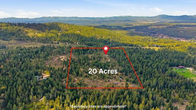 8300 E Lodge Pole Ln Ln, Chattaroy, WA 99003