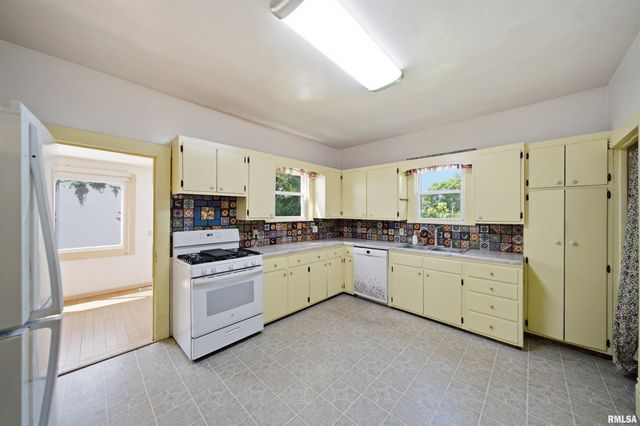 410 PEKIN Avenue, East Peoria, IL 61611