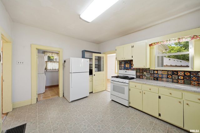 410 PEKIN Avenue, East Peoria, IL 61611