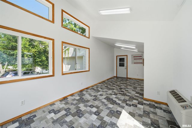 410 PEKIN Avenue, East Peoria, IL 61611