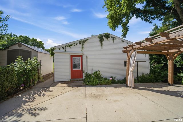 410 PEKIN Avenue, East Peoria, IL 61611