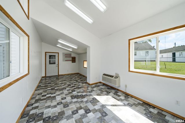 410 PEKIN Avenue, East Peoria, IL 61611