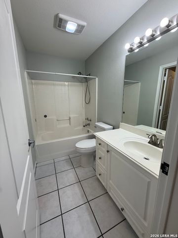 212 DOGWOOD DR, New Braunfels, TX 78130