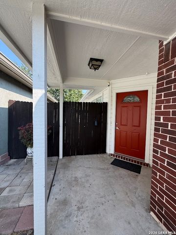 212 DOGWOOD DR, New Braunfels, TX 78130