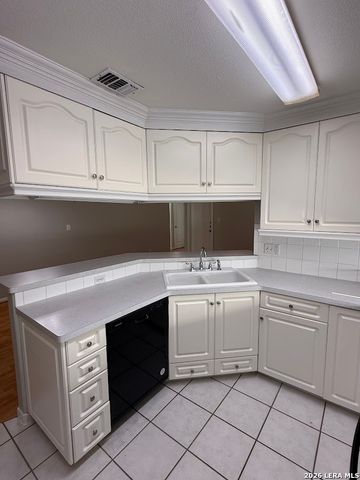 212 DOGWOOD DR, New Braunfels, TX 78130