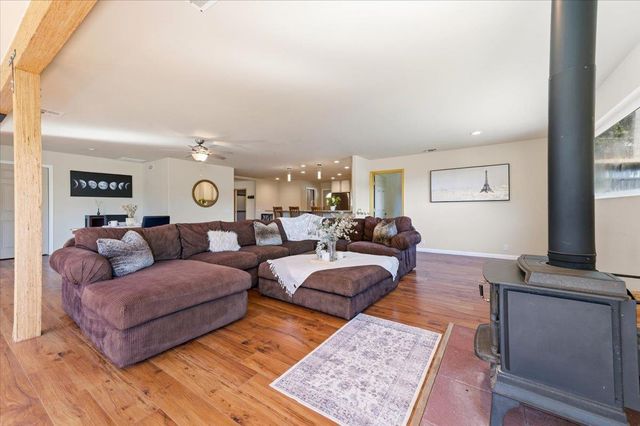 549 Glenwood Rd, Grass Valley, CA 95945