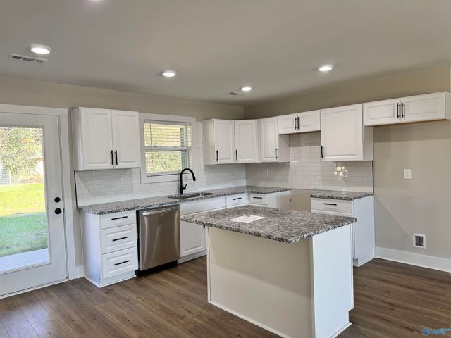 2716 Winchester Road NW, Huntsville, AL 35810