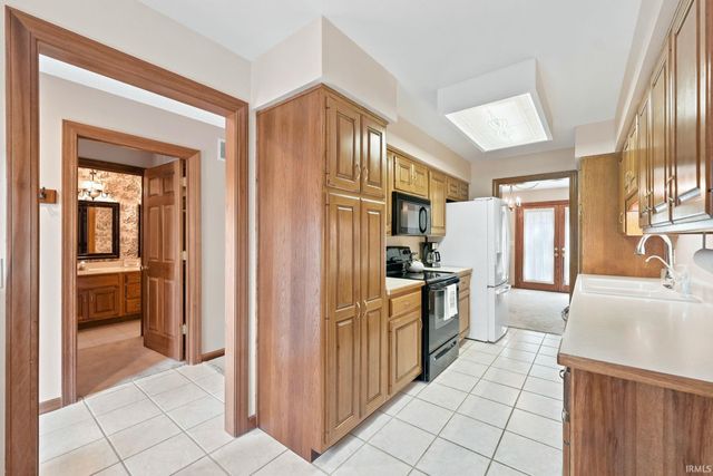 6764 Covington Creek Trail, Fort Wayne, IN 46804