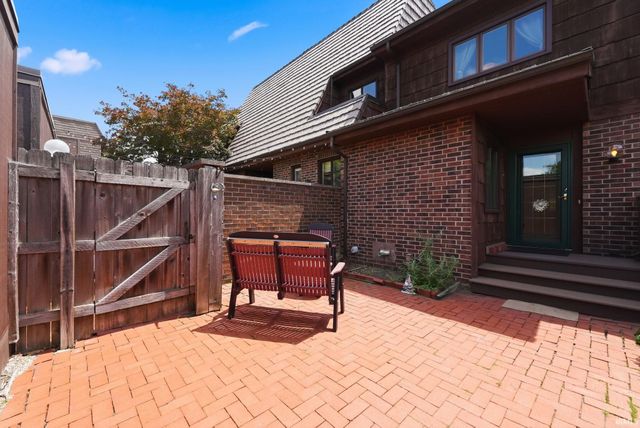 6764 Covington Creek Trail, Fort Wayne, IN 46804