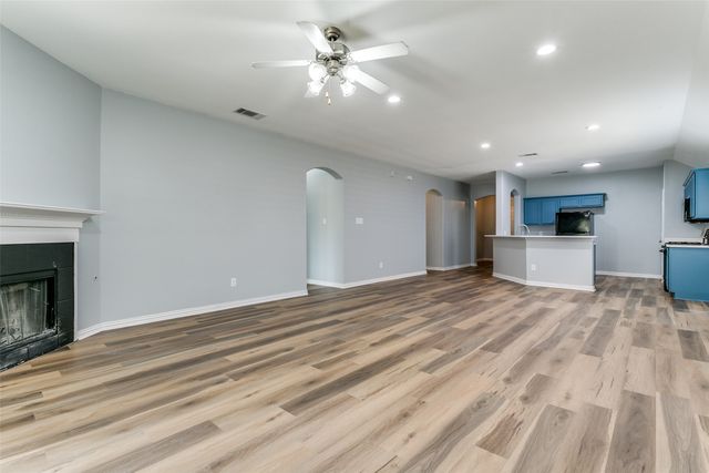 815 Creekside Drive, Little Elm, TX 75068