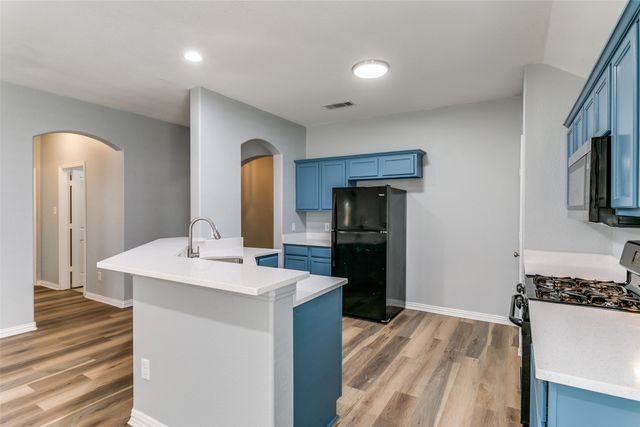 815 Creekside Drive, Little Elm, TX 75068