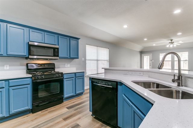 815 Creekside Drive, Little Elm, TX 75068