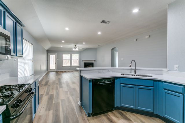 815 Creekside Drive, Little Elm, TX 75068