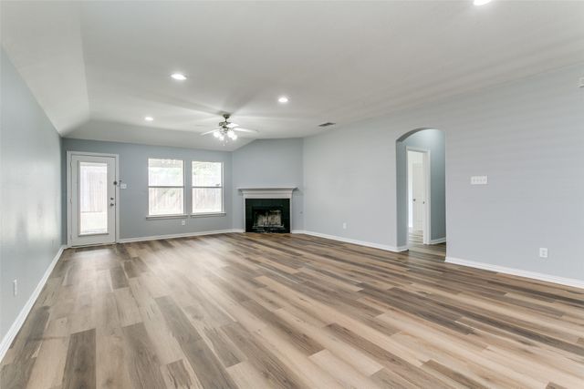 815 Creekside Drive, Little Elm, TX 75068