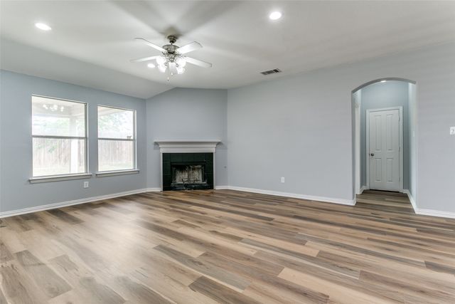 815 Creekside Drive, Little Elm, TX 75068