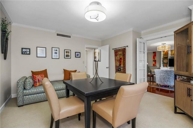 310 W 49th Street 303, Kansas City, MO 64112