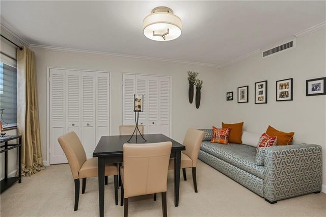 310 W 49th Street 303, Kansas City, MO 64112