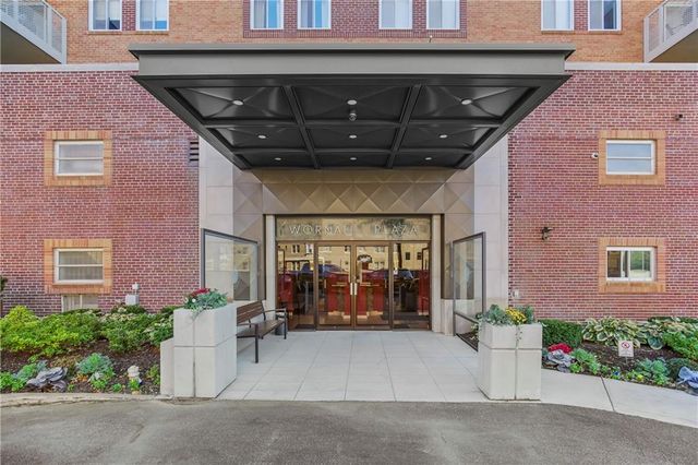 310 W 49th Street 303, Kansas City, MO 64112