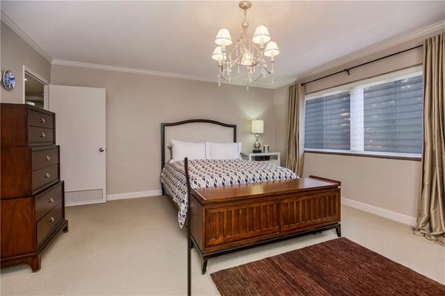 310 W 49th Street 303, Kansas City, MO 64112