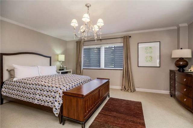 310 W 49th Street 303, Kansas City, MO 64112