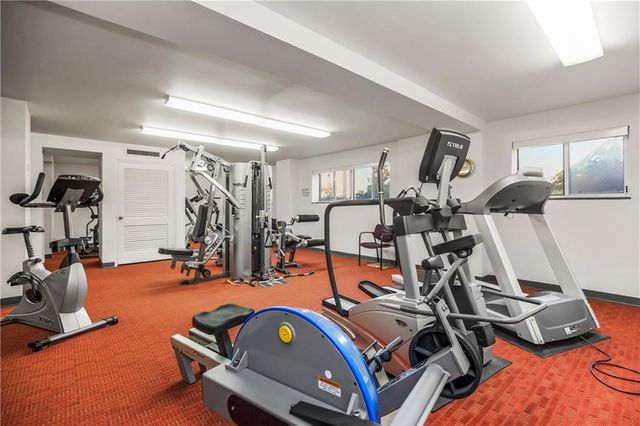 310 W 49th Street 303, Kansas City, MO 64112