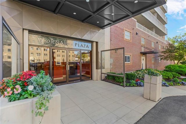 310 W 49th Street 303, Kansas City, MO 64112