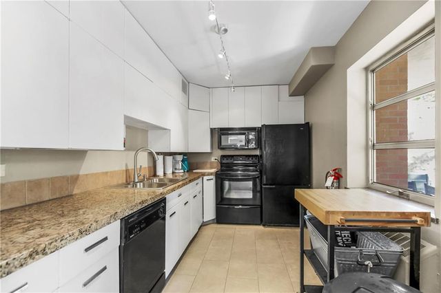 310 W 49th Street 303, Kansas City, MO 64112