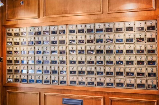 310 W 49th Street 303, Kansas City, MO 64112