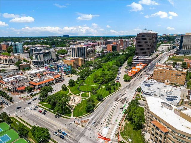 310 W 49th Street 303, Kansas City, MO 64112