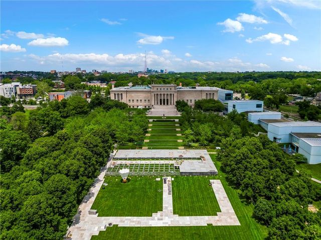 310 W 49th Street 303, Kansas City, MO 64112