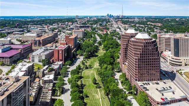 310 W 49th Street 303, Kansas City, MO 64112