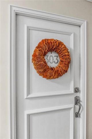 310 W 49th Street 303, Kansas City, MO 64112