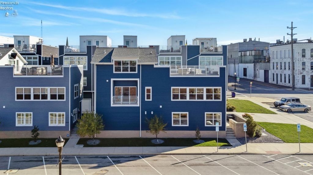 W 412 Shoreline Drive, Sandusky, OH 44870