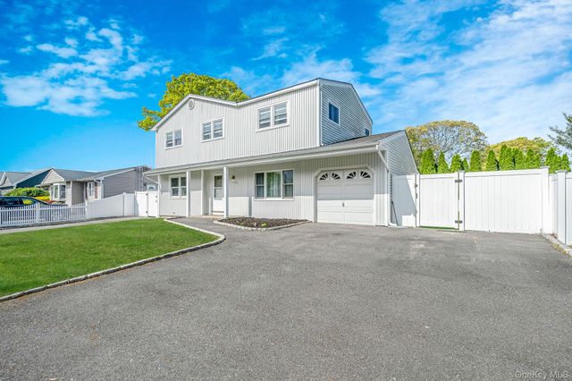 1532 Gogel Street, Holbrook, NY 11741