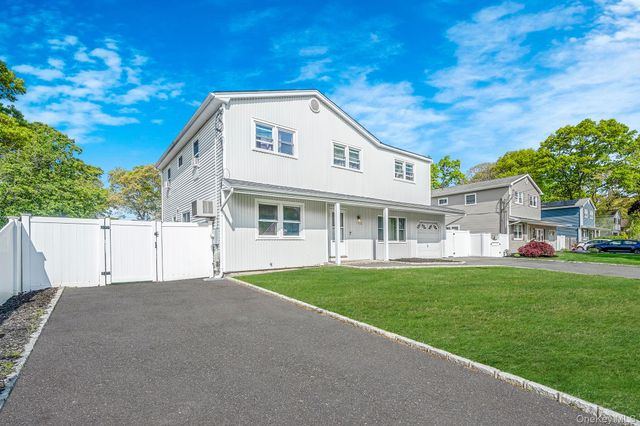 1532 Gogel Street, Holbrook, NY 11741