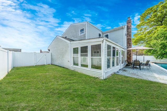 1532 Gogel Street, Holbrook, NY 11741