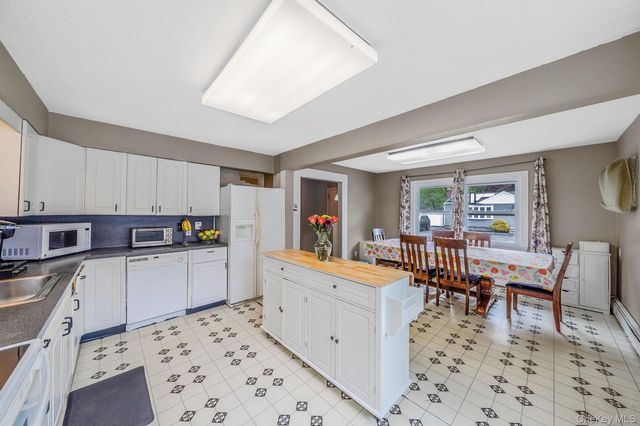 1532 Gogel Street, Holbrook, NY 11741