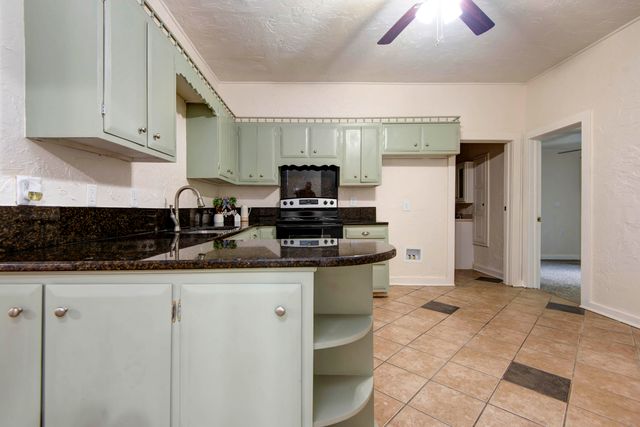 311 W Pleasant Street, Aurora, MO 65605