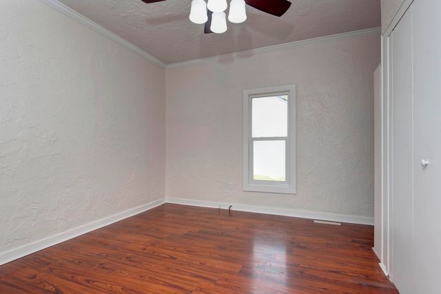 311 W Pleasant Street, Aurora, MO 65605