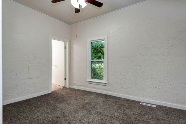 311 W Pleasant Street, Aurora, MO 65605