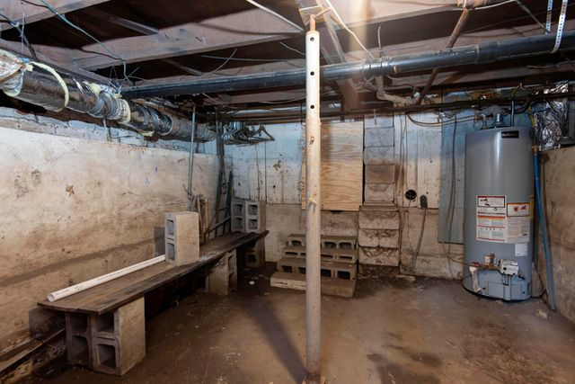 311 W Pleasant Street, Aurora, MO 65605