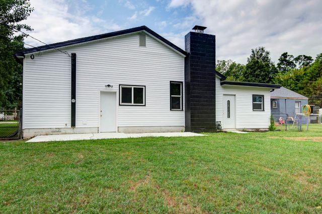 311 W Pleasant Street, Aurora, MO 65605