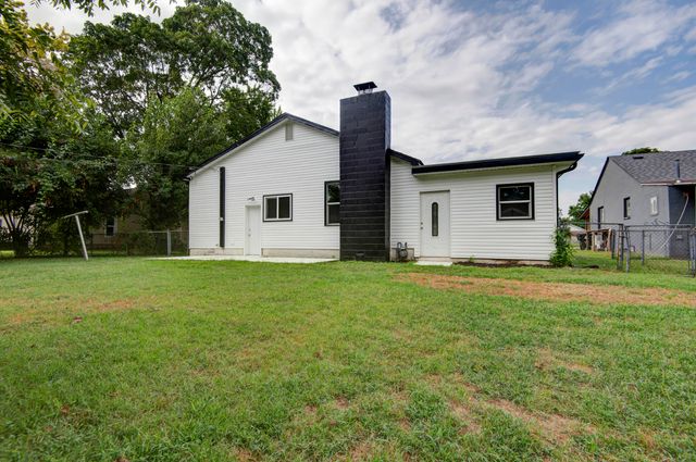 311 W Pleasant Street, Aurora, MO 65605