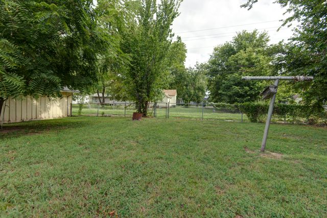 311 W Pleasant Street, Aurora, MO 65605